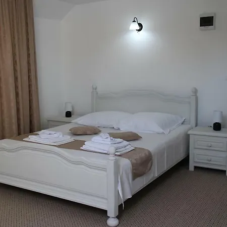 La Casa Boierului * Catunele